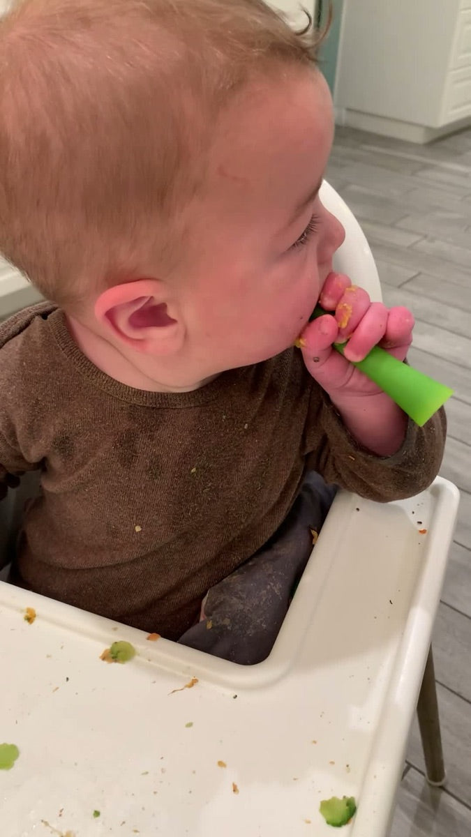 Baby self-feeding using Olababy feeding utensils
